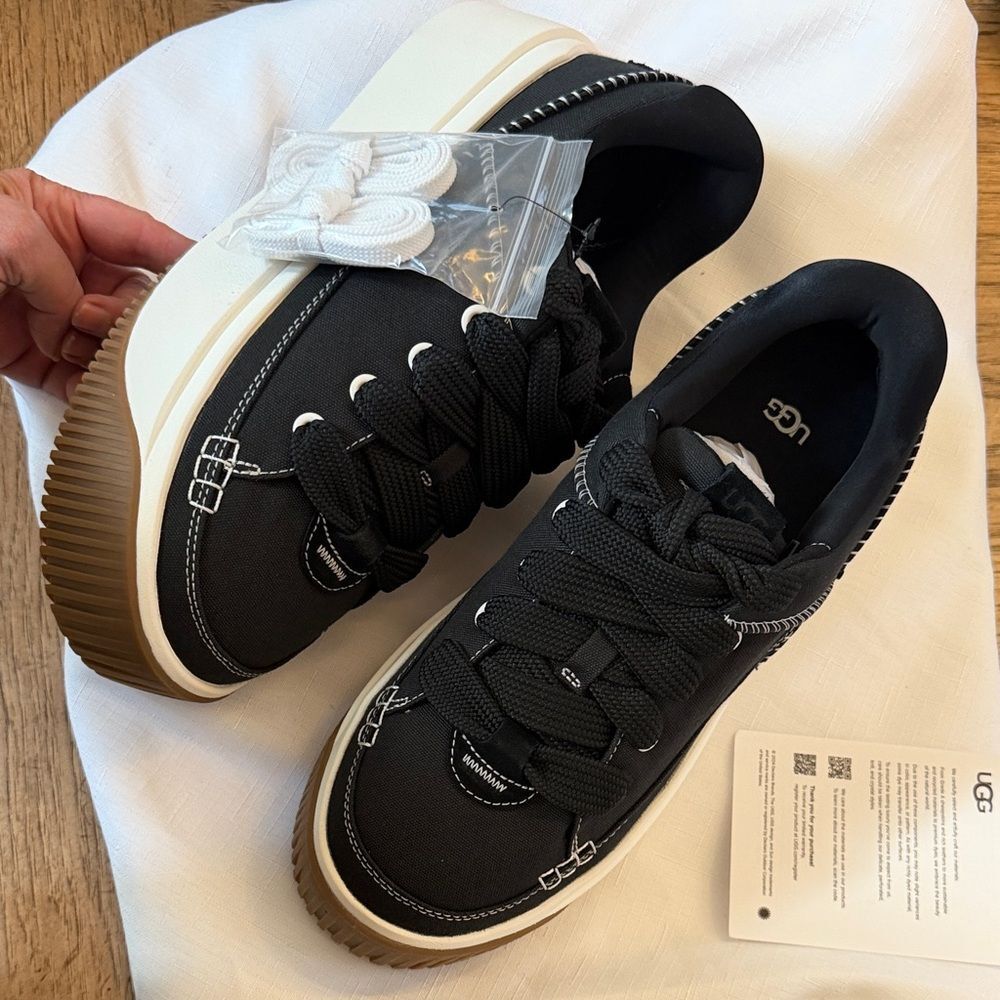 UGG EZ-DUZZIT ESSENTIAL LACE UP PLATFORM SNEAKERS!